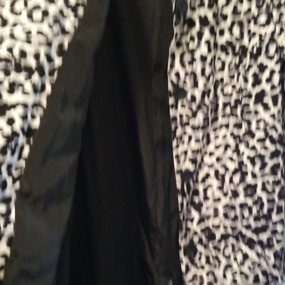 Snow Leopard jacket🧥 - Picture 3 of 6